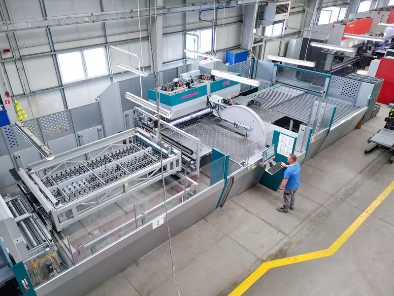 Salvagnini P4 Lean-bending center.webp